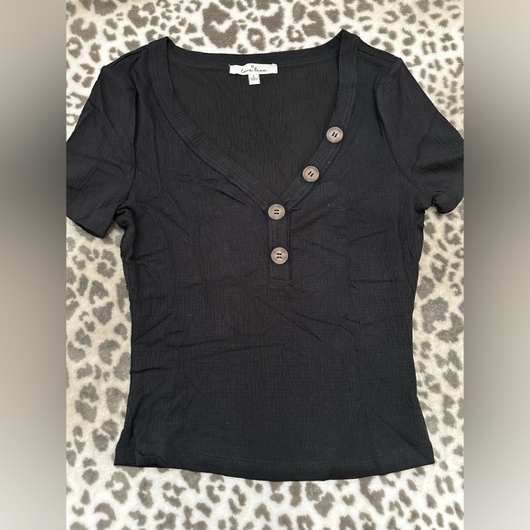 Love Tree V-Neck Button Waffle Top in Black Size Large - Picture 9 of 17